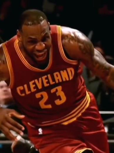 老詹這恐怖的大體格，完美詮釋什么叫“人型坦克”！