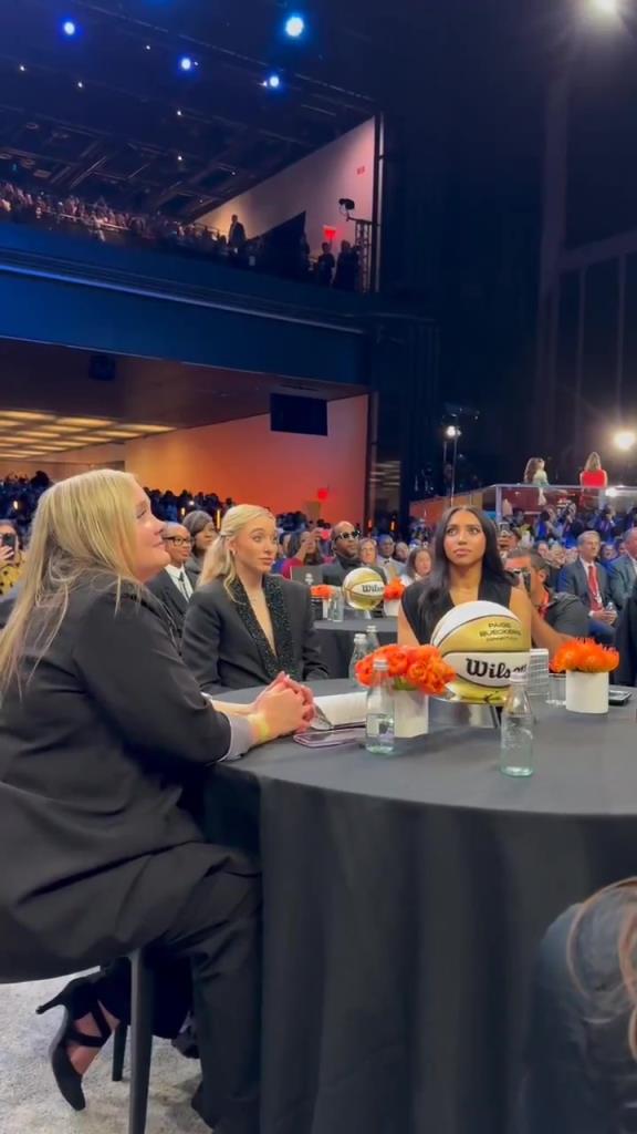 今天這穿搭，差點沒認(rèn)出來！佩奇-布克斯當(dāng)選WNBA狀元后十分淡定